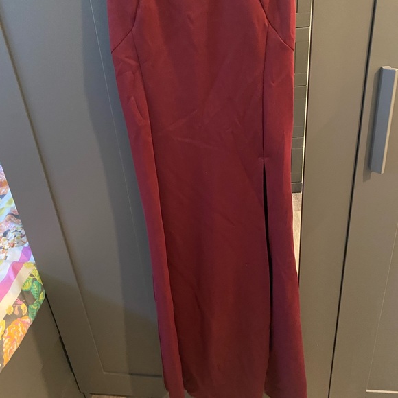 Elegant dress - Picture 3 of 4